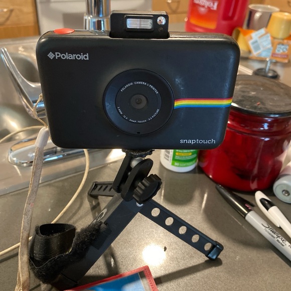 I’m selling a Polaroid snap touch camera with tripod used